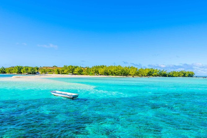 3 North Islands Catamaran Cruise with Lunch & Drinks on island. - Setting out from Grand Baie at 8:30 am