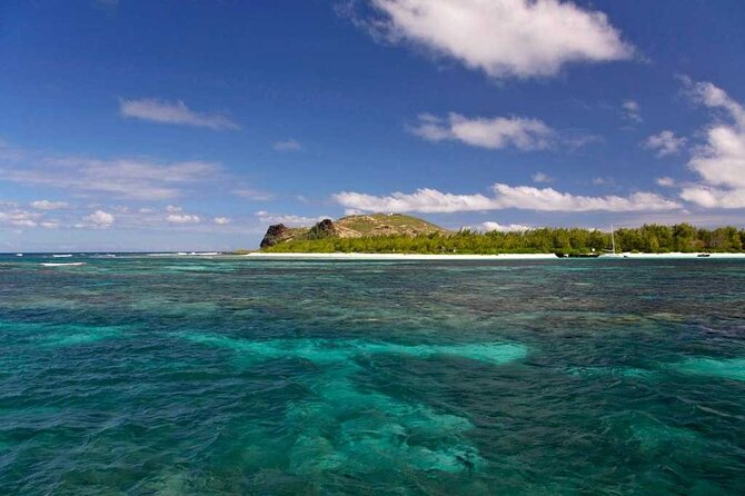 3 North Islands Catamaran Cruise with Lunch & Drinks on island. - Ilot Gabriel: a quiet beach and white-tailed tropicbirds