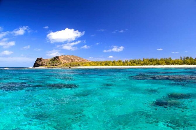 3 North Islands Catamaran Cruise with Lunch & Drinks on island. - Ile Plate and the white sand between two islands
