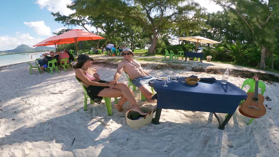 5 Islands All-Inclusive Speedboat w/Snorkeling Sea Turtle - Ile aux Cerfs gives you two different experiences