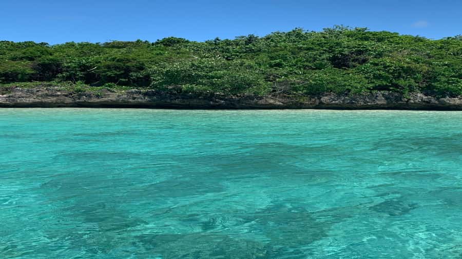 5 Islands Private Speedboat w/ Snorkeling + Lunch & Drinks - Ile aux Phares and Ile de La Passe