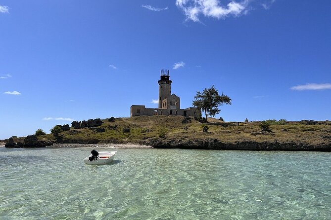 5 Islands Private Speedboat with Snorkeling Lunch and Drinks - Ilot Vacoas and Ile aux Flamants