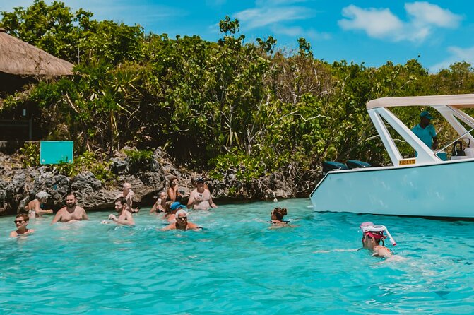 5 Islands Speedboat Cruise incl. Snorkeling in Blue Bay + Lunch at Ile aux Cerfs - A full day on Mauritius’s east and southeast coast