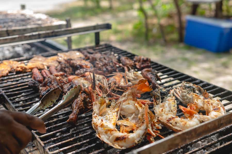 5 Islands Speedboat Cruise, Snorkeling + Lunch & Open Bar - What the crew adds to the day