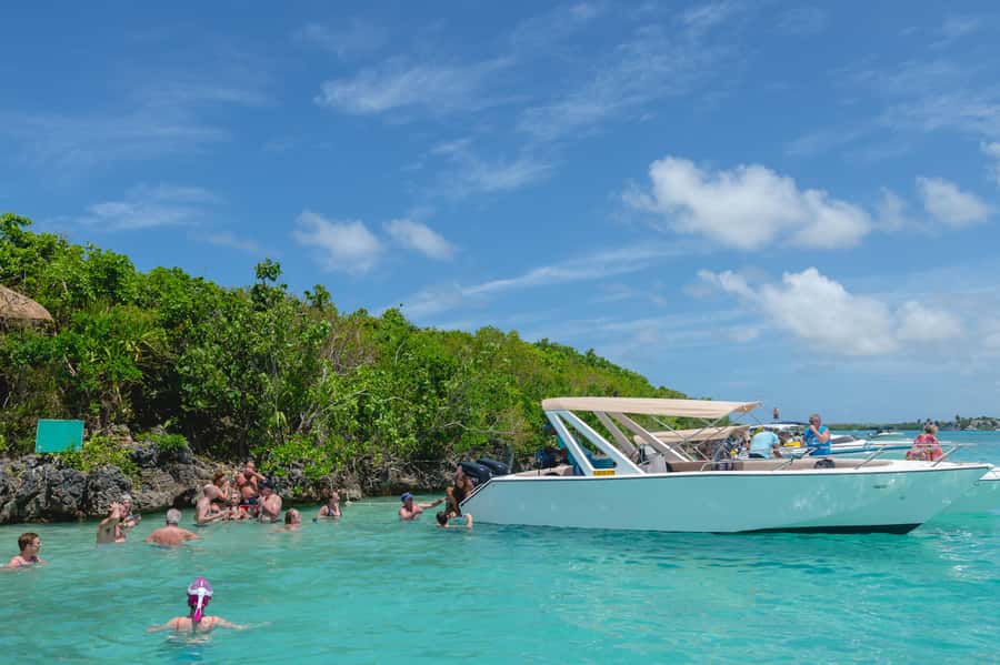 5 Islands Speedboat Cruise, Snorkeling + Lunch & Open Bar - Ile aux Cerfs, your first major beach stop
