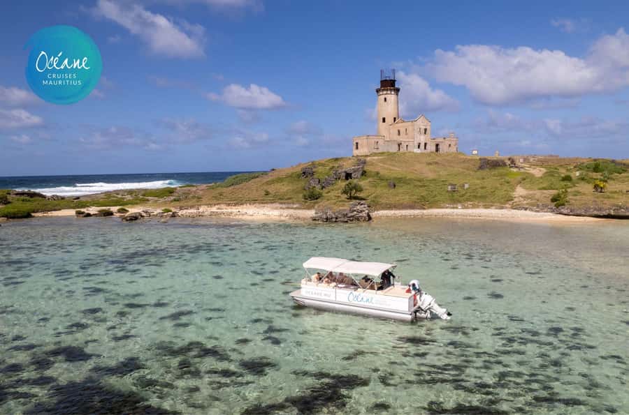 5 Islands Tour: New OCÉANE Private Pontoon Boat cruise - Ile aux Fouquets brings history and a good lunch stop