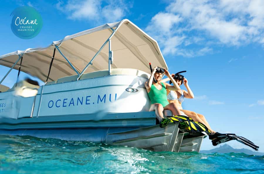 5 Islands Tour: New OCÉANE Private Pontoon Boat cruise - Îlot Flamants and Ile aux Cerfs fill out the afternoon