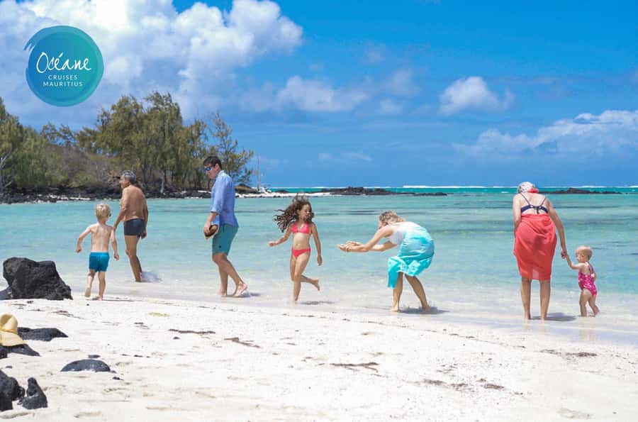 5 Islands Tour: New OCÉANE Private Pontoon Boat cruise - What the pontoon setup means for comfort