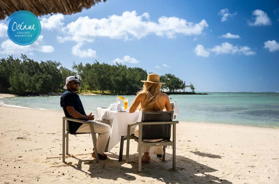 5 islands tour: New Private OCÉANE Speedboat - Ile aux Fouquets Lighthouse and Îlot Flamants