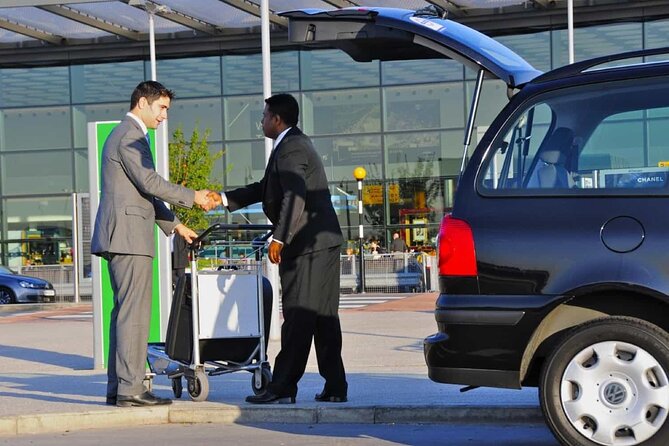 Airport & Hotel Transfers: Private with WIFI Facilities - The ride to Trou dEau Douce and beyond