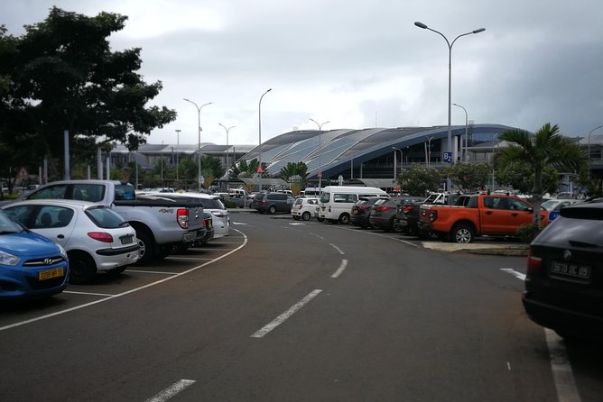 Airport & Hotels Transfers - Meeting your driver at the airport