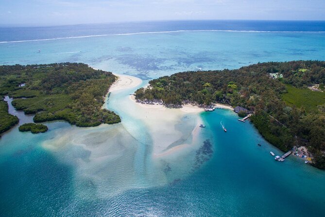 All inclusive SPEEDBOAT FULL DAY to ILE AUX CERF & GRSE WATERFALL - Lunch, drinks, and the social side