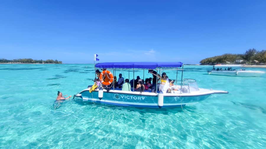 Blue Bay: Blue Bay Glass Bottom Boat Visit and Snorkeling - The 45-minute snorkeling stop