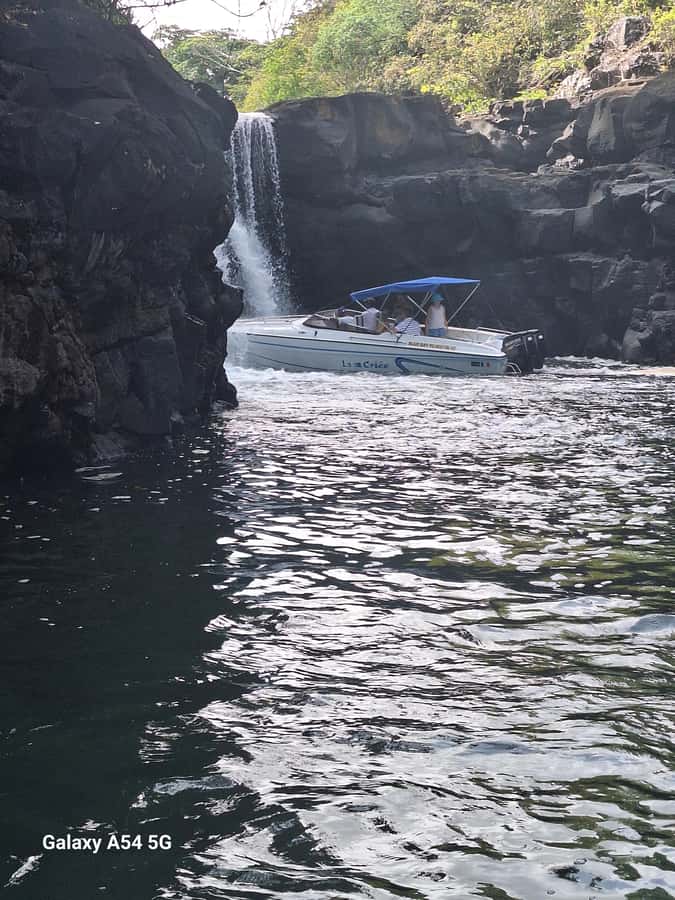 Blue bay: boat trip for ile au cerf (5 islands, barbecue) - Why this boat day works so well