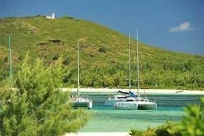 Catamaran, BBQ, Ile Gabriel , Ile Plate ,Coin de Mire - Day one: leaving Grand Baie for the northern islands