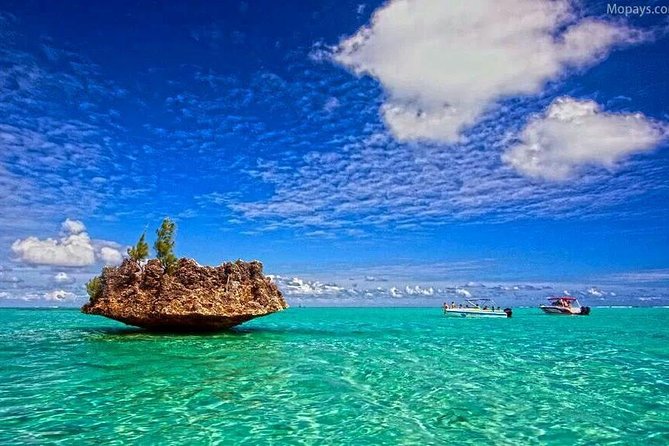 Catamaran Cruise to Ile Aux Bénitiers: Dolphin watch, Crystal Rock & Transfer - Ile aux Bénitiers: beach time, lagoon views, and local stalls