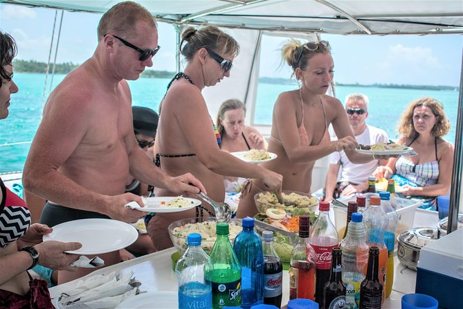 Catamaran cruise to Ile aux cerfs with bbq lunch - BBQ lunch, drinks, and music on the catamaran