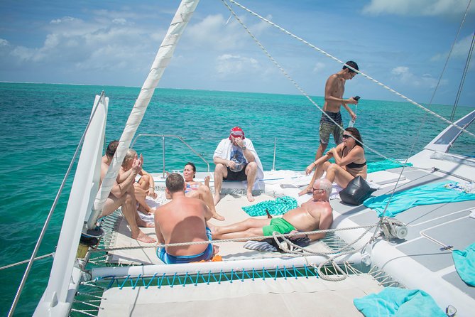 Catamaran cruise to Ile aux cerfs with bbq lunch - Why the catamaran format works well