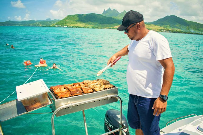 Catamaran Ile aux Cerfs, snorkeling + GRSE Waterfall, BBQ & Bar - Snorkeling without packing a full kit