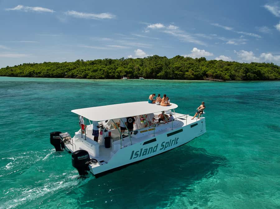 Catamaran Mauritius: South East 5 Islands Catamaran Cruises - Why this southeast Mauritius cruise works well