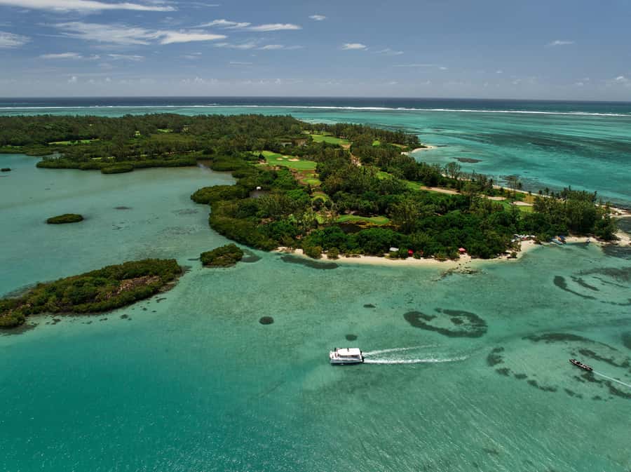 Catamaran Mauritius: South East 5 Islands Catamaran Cruises - Eau Bleue and the clear-water swim