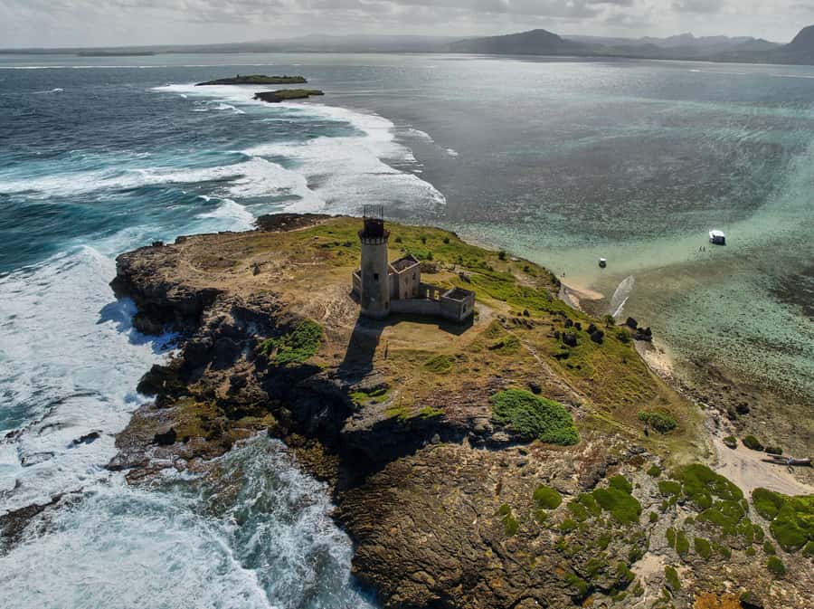 Catamaran Mauritius: South East 5 Islands Catamaran Cruises - Île au Phare and the old lighthouse
