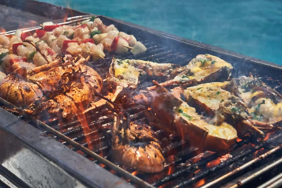 Catamaran Mauritius: South East 5 Islands Catamaran Cruises - Lunch, drinks, and the social side of the boat
