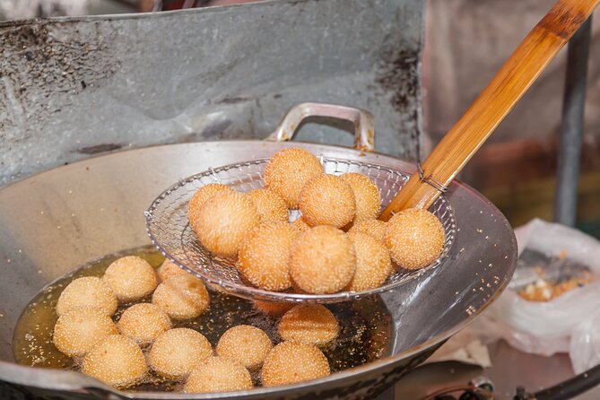 China Town & Port-Louis Mix Food Tour - Two hours in Chinatown, with food between the stories