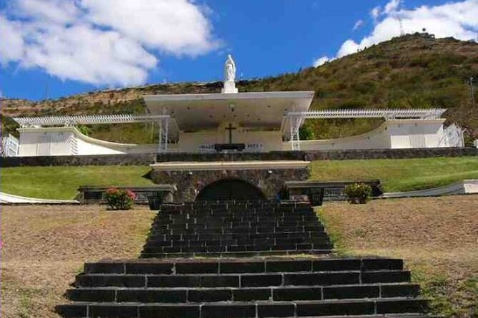 Discovering the North of Mauritius: Full-day incl Botanical garden & lunch - Caudan Waterfront and the craft market