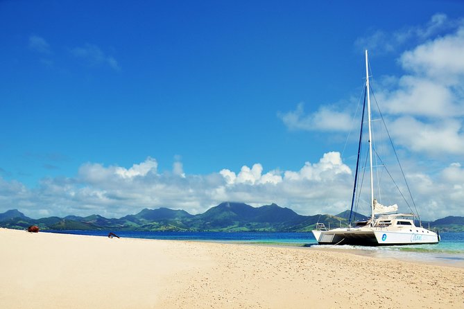 EAST Shared Cruise : OCÉANE Full day catamaran to Ile aux Cerfs - A final 45-minute snorkel stop