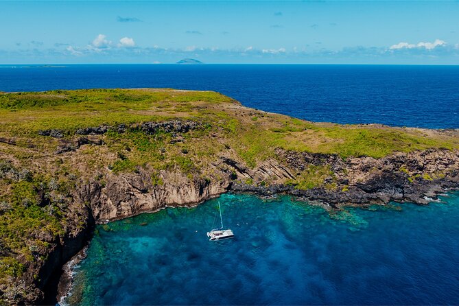 Full Day Catamaran Cruise - North Ilot Gabriel (sharing) - The 1h30 sail past Coin de Mire