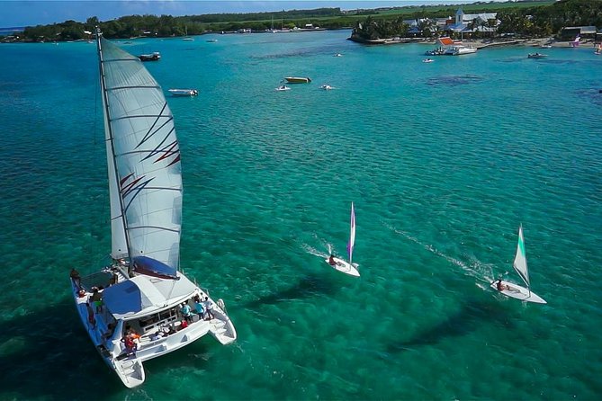 Full-Day Catamaran Cruise to Île aux Cerfs with BBQ Lunch - The return ride with sega music