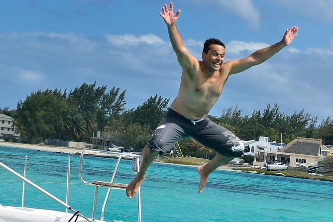 Full-Day Catamaran Cruise to Île aux Cerfs with BBQ Lunch - Who gets the best value at $81.10