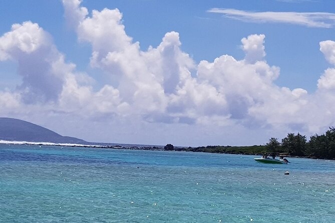 Full-Day Northern Catamaran Cruise: Coin de Mire and Ile Plate Island - Leaving Grand Bay for the northern islands