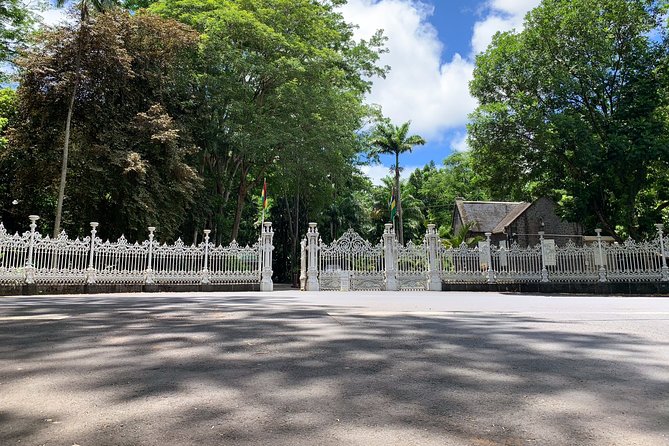 Full Day Private custom Tour with Drive-Guide in Mauritius - The comfort of a private, air-conditioned car