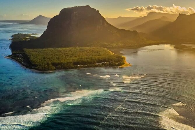 Full-Day Private Hiking le Morne Mountain & Seafood Lunch at Islet Fourneau - Boat ride to Islet Fourneau