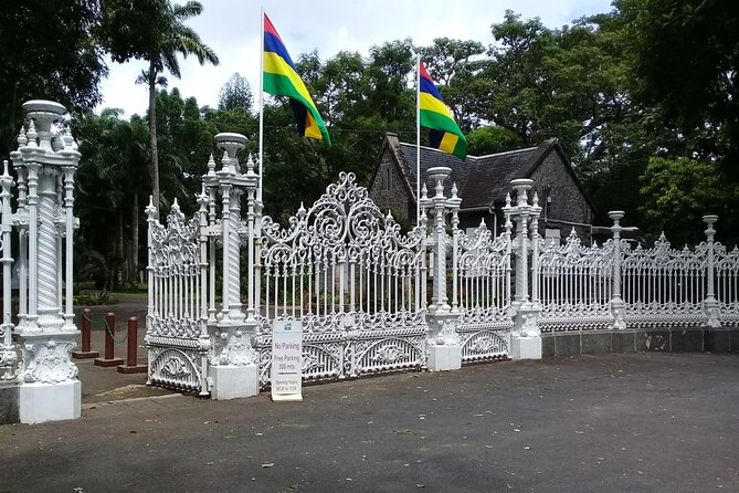 Full Day Private Tour in the North of Mauritius - Sir Seewoosagur Ramgoolam Botanical Garden: two hours among giant lilies