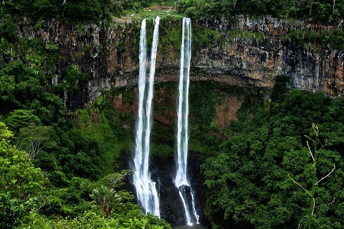 Full Day South Guided Tour Mauritius: Including Lunch - The guides make the private format work