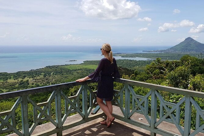 Full day visit to Chamarel ,Curious Corner & Takamaka with Lunch - Chamarel views, lunch, and the Seven Coloured Earth