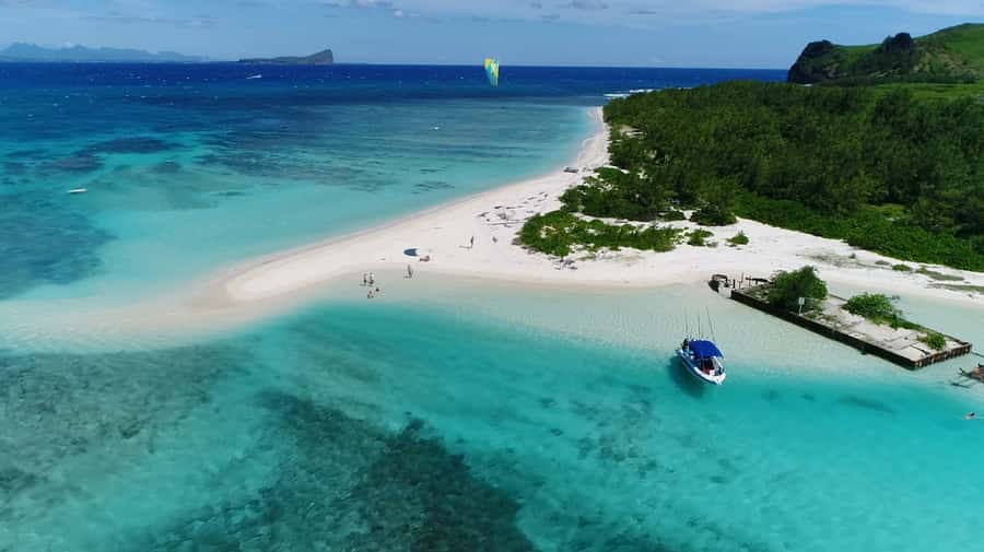 Grand Baie: Catamaran 3 Islands Cruise & Lunch on the Island - The northern islands in one full day