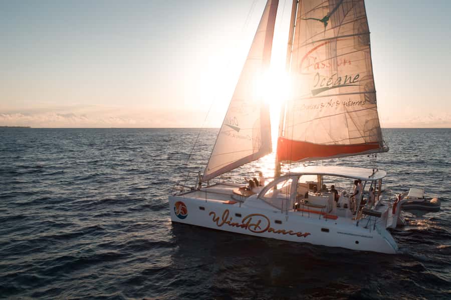 Grand Baie: Private 4-Hour Premium Sunset and Dinner Cruise - 5:00 PM from Grand Baie toward Coin de Mire