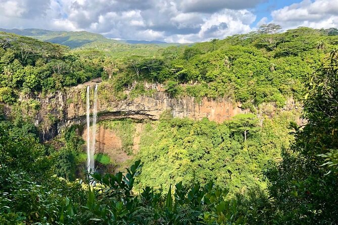 Guided South west Tour - Trou aux Cerfs: a volcano with a wide opening view