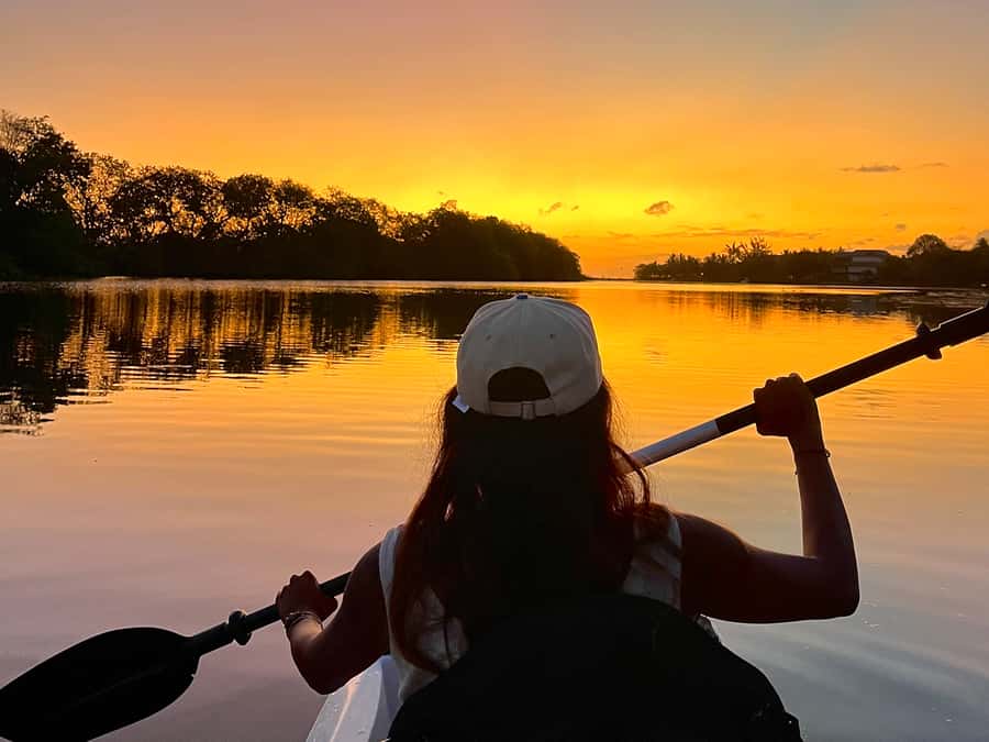 Guided Sundowner Kayak Tour - Meeting your guide at Tamarin Bay