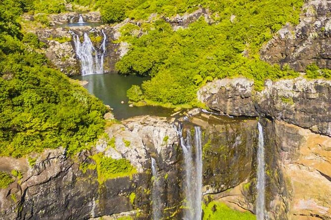 Hiking Trip Full-Day: The Magnificent 7 Waterfalls Sept Cascades including Lunch - The 9:00 am pickup and drive to Henrietta
