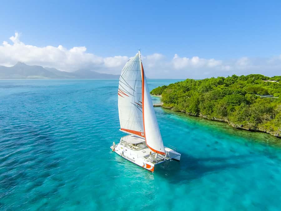 Ile aux Aigrettes: Private Sunset Cruise Tour - Watching the light change over the mountains