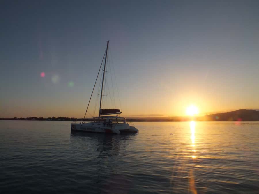 Ile aux Aigrettes: Private Sunset Cruise Tour - Anchoring by Ile aux Aigrettes