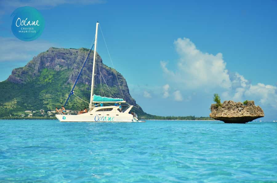 Ile Aux Bénitiers : Private Catamaran Cruise & Gourmet Lunch - The return through Black River keeps the day easy