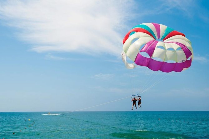 Ile aux Cerf: Speed boat with Parasailing & Tube Riding and Lunch - Tube riding for the biggest splash