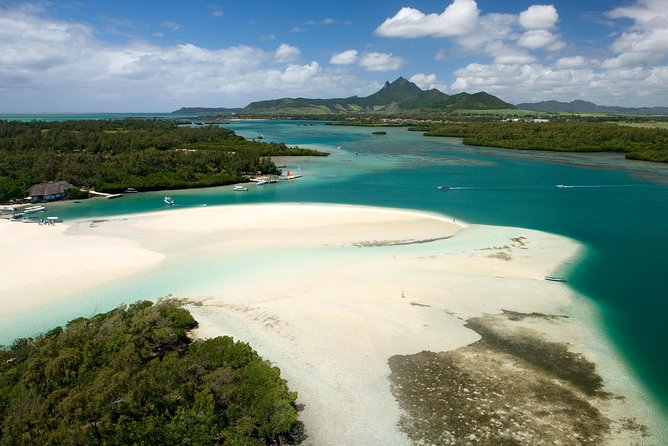 Ile aux Cerf: Speed boat with Parasailing & Tube Riding and Lunch - Grand River South East Waterfalls by boat