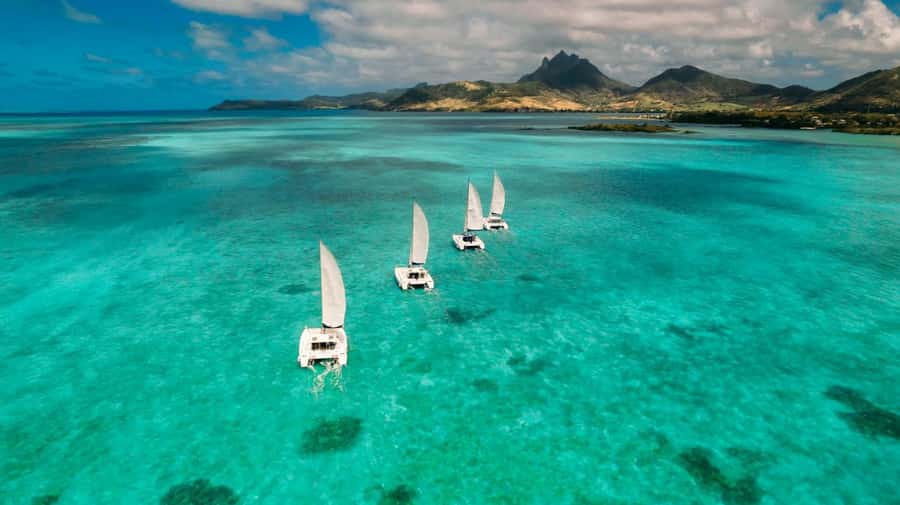 Ile Aux Cerfs: Catamaran Cruise, island, waterfalls, Lunch - Crew service and the tone of the day